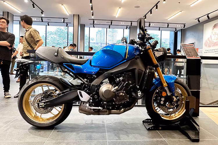 Tiếp nối truyền thống đam mê tốc độ cùng YZF-R3 và YZF-R7. YZF-R7 là mẫu xe supersport hoàn toàn mới hướng đến khách hàng đam mê thể thao tốc độ với giá bán lần lượt 132 triệu và 269 triệu đồng.