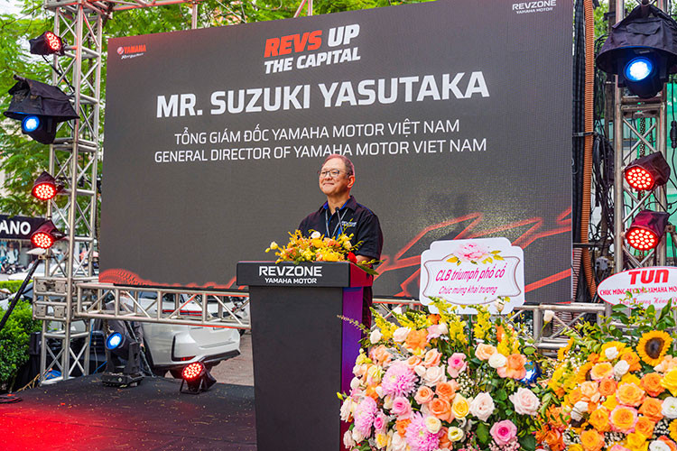 Revzone Workshop là một trong những xưởng dịch vụ lớn nhất miền Bắc và được đầu tư nhằm phục vụ cho toàn bộ khách hàng sử dụng xe phân khối lớn nói chung và xe Yamaha nói riêng, với 3 khu vực chính là Quick Service (Bảo dưỡng và sửa chữa nhanh), Detailing (Chăm sóc xe)...