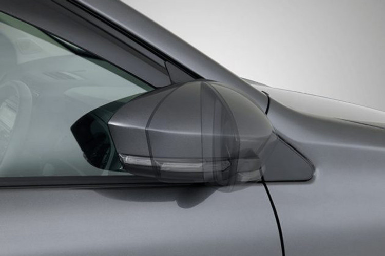 Căn cứ theo bảng thông số kỹ thuật xuất hiện trên trang chủ Toyota tại Malaysia, có thể thấy Toyota Avanza 2019 mới tại Malaysia được trang bị đèn pha bi-LED và mâm kích thước 17 inch làm trang bị tiêu chuẩn.