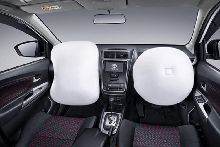 Quay trở lại Việt Nam, từ lúc ra mắt đến nay (nhập Indonesia) Avanza là mẫu MPV cỡ nhỏ chủ yếu hướng đến đối tượng khách hàng mua xe để chạy dịch vụ cần sự bền bỉ, độ tin cậy, nhiều chỗ ngồi và chi phí ‘’nuôi xe’’ thấp.