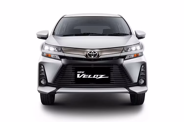 Sức mạnh được truyền xuống cầu sau (RWD) thông qua hộp số tự động 4 cấp. Đáng chú ý, Avanza mới tại Malaysia không có phiên bản lắp hộp số sàn 5 cấp (5 MT) như trước đó và cả phiên bản máy 1.3L như tại Indonesia, có thể do thị trường họ chuộng số tự động hơn.