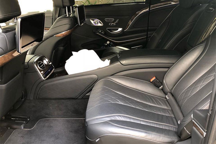 Mercedes-Maybach S 400 4Matic mới cũng sở hữu khối động cơ thấp hơn so với hai đàn anh (S600 sử dụng động cơ V12 và S500 sử dụng động cơ V8) động cơ V6 tăng áp kép dung tích 3.0 lít. Xe đạt công suất cực đại 333 mã lực và mô-men xoắn cực đại 480 Nm cùng khả năng tăng tốc 0-100 km/h trong 6,1 giây.