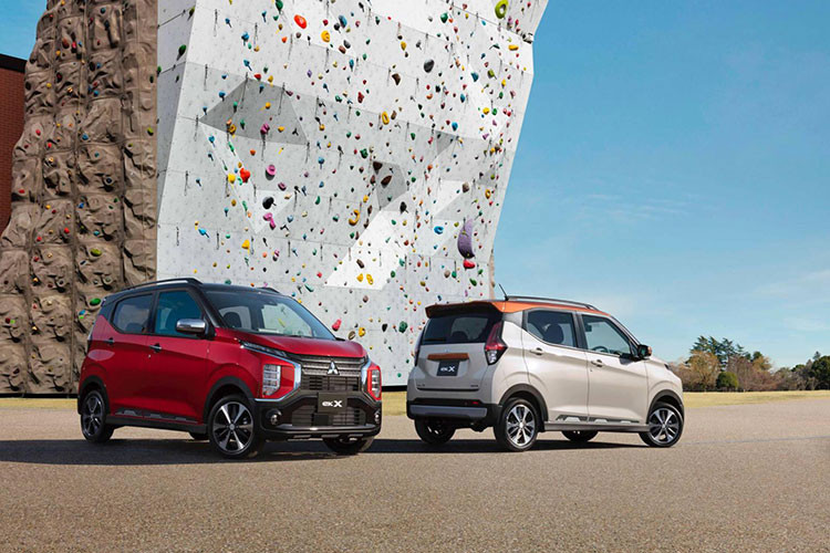 Cuối cùng là những hệ thống như kiểm soát hành trình thích ứng, hỗ trợ giữ làn đường, kiểm soát lực bám, camera quan sát xung quanh và gương chiếu hậu kỹ thuật số...