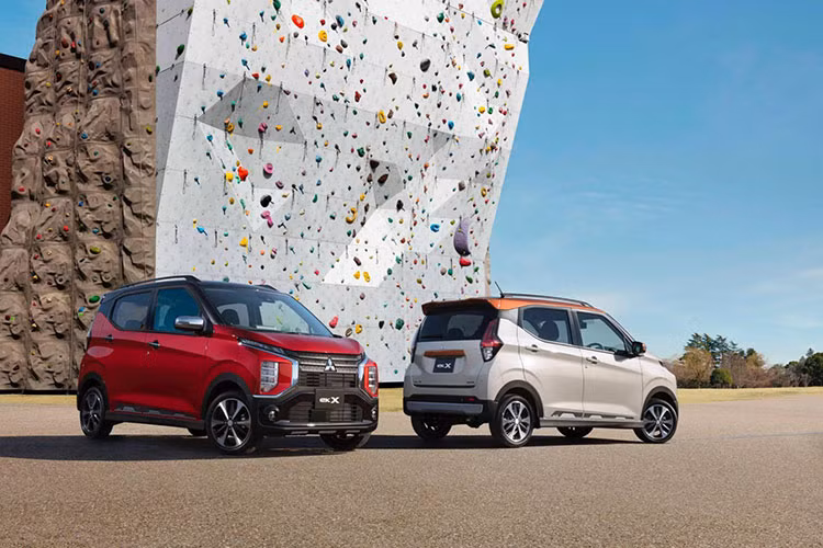 Cuối cùng là những hệ thống như kiểm soát hành trình thích ứng, hỗ trợ giữ làn đường, kiểm soát lực bám, camera quan sát xung quanh và gương chiếu hậu kỹ thuật số...