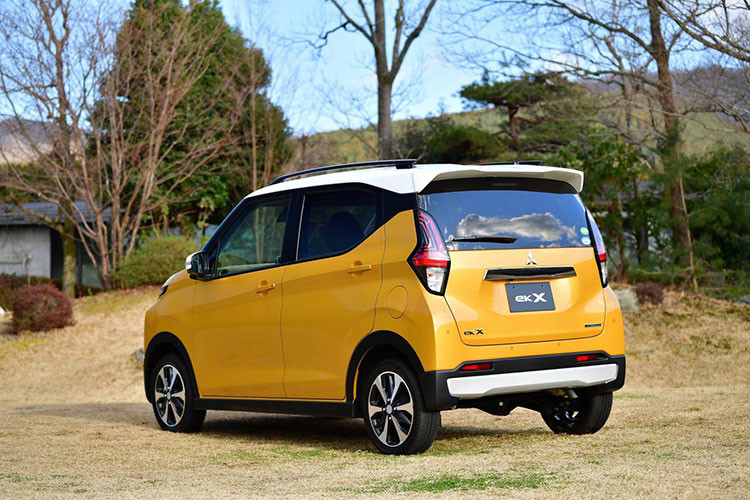 Về công nghệ, Mitsubishi eK X 2019 lần đầu tiên được trang bị hệ thống hỗ trợ người lái trên cao tốc Mi-Pilot. Hệ thống này sẽ hỗ trợ việc vận hành chân ga, chân phanh và vô lăng để giảm tình trạng stress cũng như mệt mỏi của người lái khi đi đường dài.