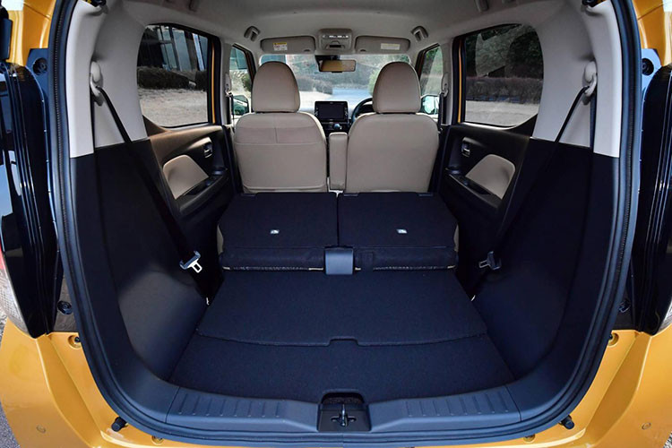 Động cơ này tạo ra công suất tối đa 51 mã lực tại tua máy 6.400 vòng/phút và mô-men xoắn cực đại 60 Nm tại tua máy 3.600 vòng/phút. Động cơ kết hợp với hộp số CVT mới và hệ dẫn động cầu trước tiêu chuẩn hoặc 4 bánh toàn thời gian tùy chọn.