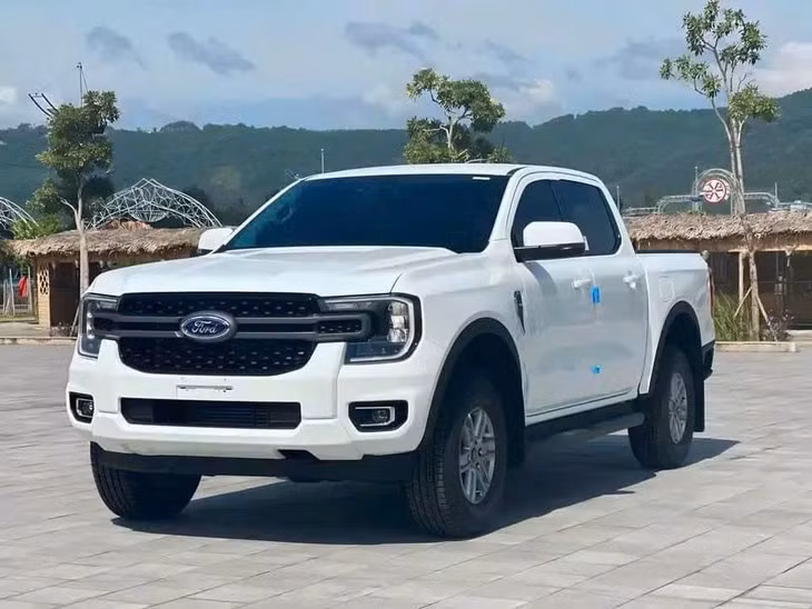 Ford Ranger XLS+ 2025 moi vua ra mat Viet Nam co gi hay?