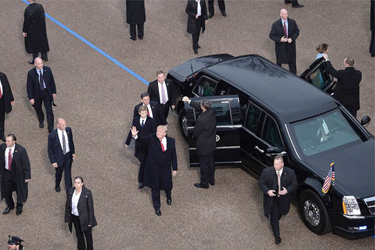 Đại diện từ phía chính phủ cũng cho biết chương trình lắp ráp, bàn giao và đưa xe phụ vụ Tổng thống vào sử dụng vẫn đang đi đúng tiến độ. Thời gian xe dự kiến được đưa vào chuyên chở là ngay cuối mùa hè này.