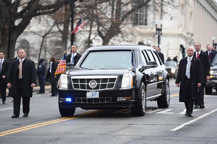 Siêu xe limousine Cadillac chống đạn mới của Tổng thống Trump sẽ sử dụng khung gầm của... xe tải cỡ lớn, hơn 12 chiếc The Beast 2.0 đã được Cadillac chế tạo theo hợp đồng có giá trị 15,8 triệu USD ký với chính phủ.