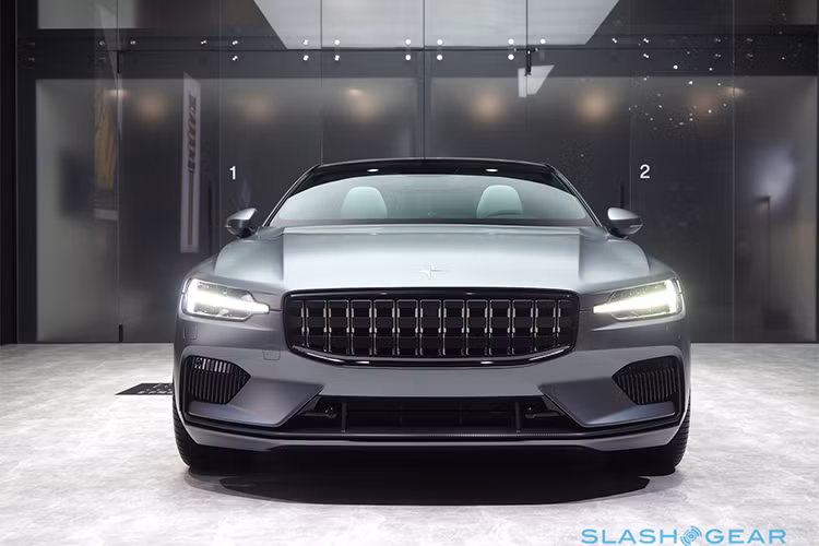 Thương hiệu xe điện-hybrid hiệu suất cao của Volvo sẽ cho ra mắt mẫu sedan Polestar 1 tại triển lãm Geneva. Mẫu xe này được trang bị động cơ hybrid gồm động cơ đốt trong I-4 2.0 lít công suất 382 mã lực, cùng với hai động cơ điện từ một bộ pin 34kWh cho công suất 218 mã lực. Kết hợp cùng nhau, bộ đôi động cơ này tạo ra tổng công suất lên tới 600 mã lực và mô men xoắn 999,2 Nm. Xe được sản xuất giới hạn chỉ 500 chiếc. 