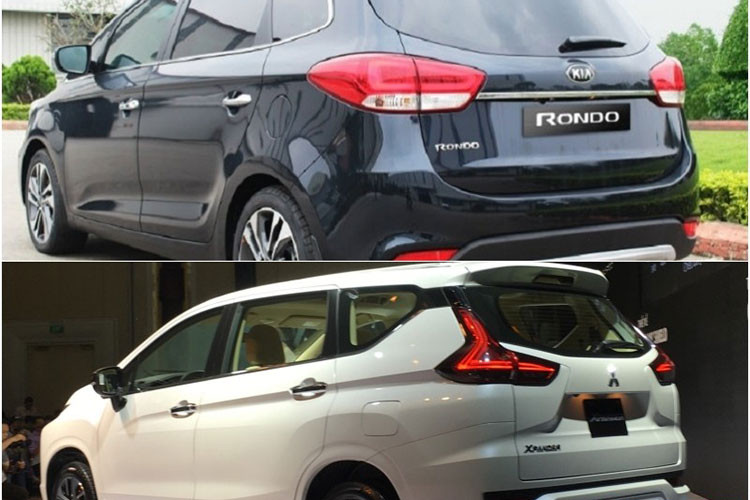 Kia Rondo 2018 bản GATH được trang bị ngoại thất với đèn pha xenon tích hợp projector, tự động bật/tắt cũng như chức năng tự động rửa đèn - hiện đại hơn rất nhiều cụm đèn pha halogen trên Mitsubishi Xpander 2018. Cụm đèn pha Kia Rondo 2018 còn tích hợp đèn LED ban ngày, và gạt mưa tự động, hai tiện ích vẫn chưa được trang bị trên mẫu xe đối thủ.