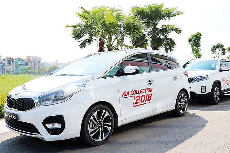 Khả năng vận hành của Rondo GATH cũng đa dạng với 3 chế độ lái tùy chọn, cùng hệ thống kiểm soát nhiên liệu ECO System. Với sự vượt trội về vận hành, Kia Rondo đa dụng hơn, không gặp nhiều trở ngại khi di chuyển trên cao tốc hay vượt mặt ở tốc độ cao. Ngược lại, Mitsubishi Xpander AT phù hợp với các cung đường thành thị, không yêu cầu quá nhiều sức mạnh, nhưng đòi hỏi khả năng tối ưu tiết kiệm nhiên liệu từ động cơ.