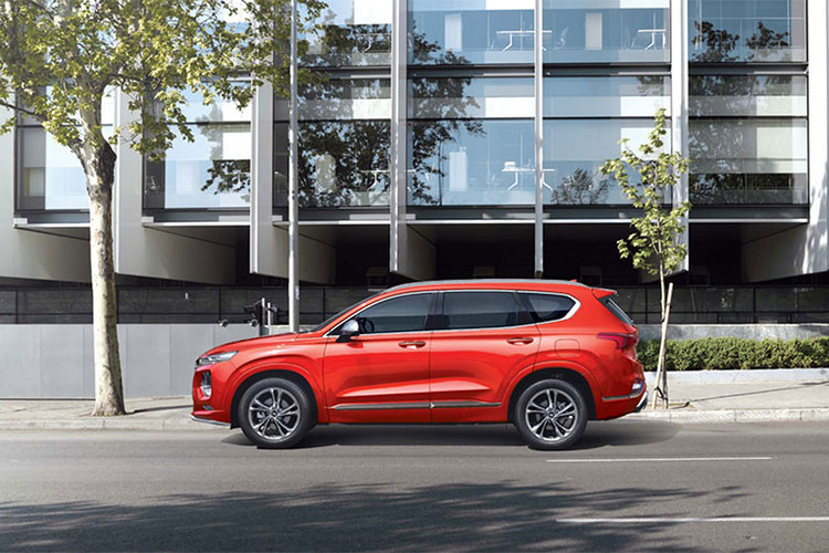 Tại thị trường quê nhà Hàn Quốc, Hyundai Santa Fe Inspiration 2019 có giá bán từ 35,8 tới 41,1 triệu Won (tương đương 762,1 - 876,1 triệu đồng).