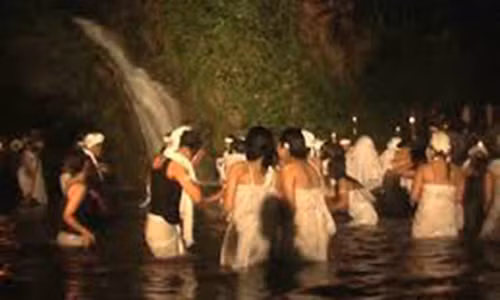 Hon dao moi nam 7 lan vo chong duoc thoai mai quan he voi nguoi la