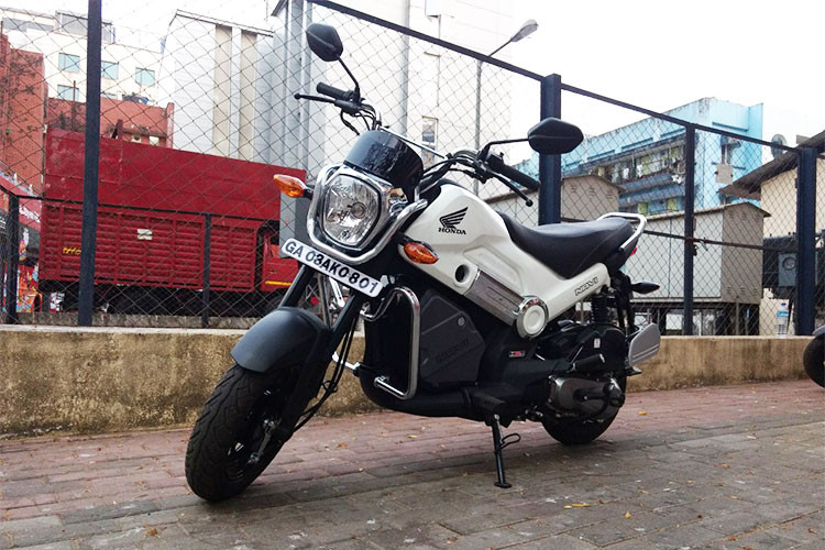 Theo hãng xe Honda, Navi sẽ có 5 phiên bản màu, bao gồm đỏ, xanh lục, trắng, cam, đen và rằn ri. Mức giá xe Honda Navi 2018 dự kiến sẽ tăng thêm đôi chút so trước đâ ở mức 42.784 Rupee (tương đương 14,3 triệu đồng). Tại thị trường Ấn Độ, Honda Navi từng đứng đầu danh sách những mẫu xe máy bán chạy nhất.