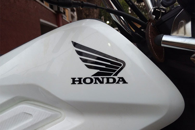 Trên phiên bản Honda Navi 2018, nó chỉ được làm mới bằng một số trang bị như đồng hồ analog kết hợp với kỹ thuật số. Cùng với đó là nhiều tuỳ chọn màu sắc và tem xe mới. Honda cũng sẽ cung cấp một số phụ kiện trang bị thêm cho xe nhằm tăng tính thực dụng của xe hơn.