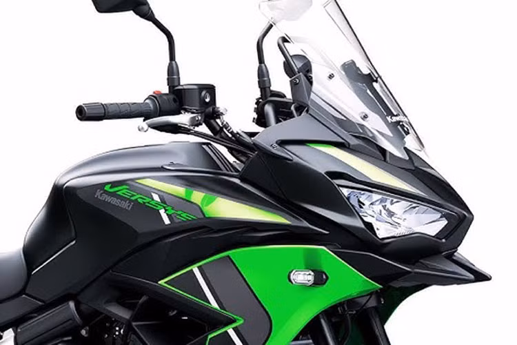 Ngoài việc cập nhật màu sắc mới thì dòng xe xe môtô Touring Sport cỡ trung nhà Kawasaki vừa được trình làng không có khác biệt đáng kể so với phiên bản được bán ra từ năm trước đó.