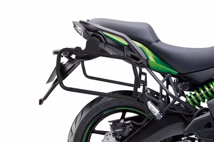 Xe có mô-men xoắn cực đại 61 Nm tại 7.000 vòng/phút. Xe sử dụng hộp số 6 cấp và truyền động bằng xích đến bánh sau.