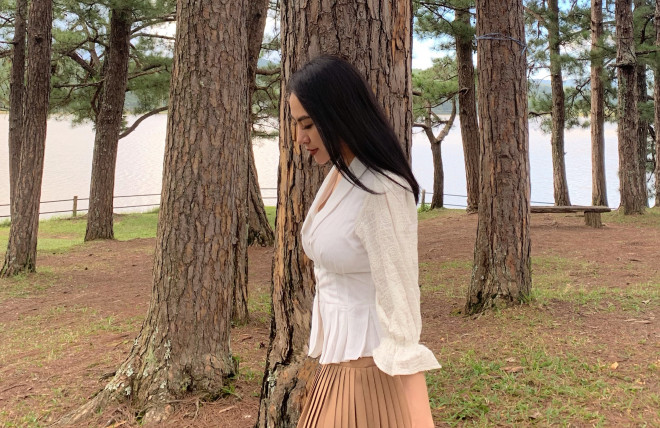 Chia sẻ của Thu Hoàng nhận về nhiều ý kiến trái chiều. Một số người đồng tình với phát ngôn của người đẹp, cho rằng hiện nay có không ít cô gái phụ thuộc về kinh tế, dẫn đến không thể rời bỏ người đàn ông của mình dù bị bạo hành, ngược đãi.