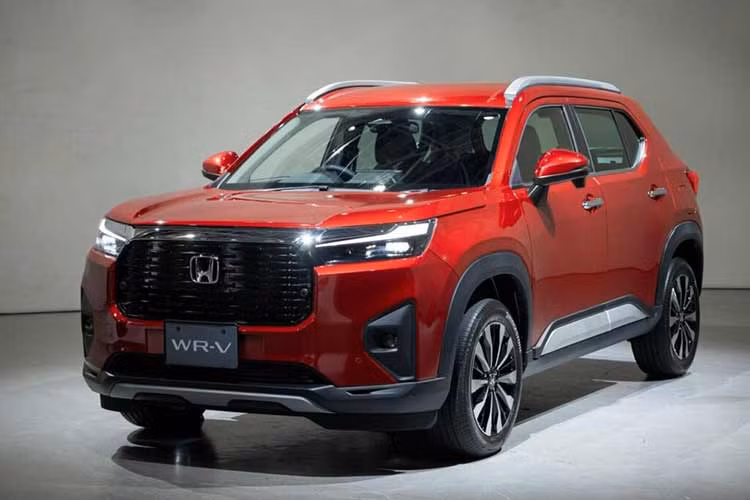 Xe bắt đầu mở bán tại Nhật Bản từ đầu năm 2024, mức giá xe Honda WR-V 2024 mới dao động từ 13.240 - 16.550 USD (tương đương 320 – 402 triệu đồng). Dự đoán mẫu xe này sẽ về Việt Nam, nhưng là phiên bản dành cho Đông Nam Á. 