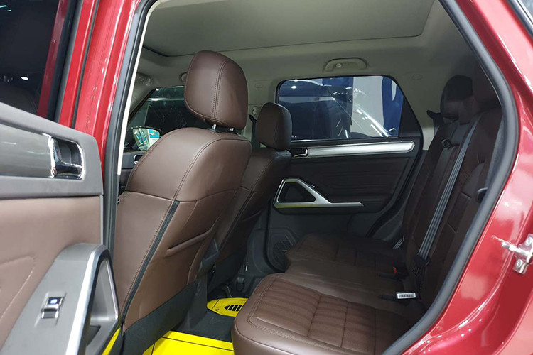 Các trang bị an toàn khác bao gồm; khởi hành ngang dốc, ga tự động cruise control, báo động chống trộm, khóa trẻ em an toàn, chìa khóa thông minh, cảm biến trước/sau, camera lùi, camera 360 độ, 6 túi khí an toàn…