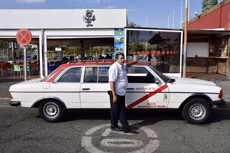 Tính tới thời điểm hiện tại, chiếc Volvo P1800 của ông Irv Gordon vẫn đang giữ kỷ lục thế giới về chiếc xe cá nhân có tổng hành trình dài nhất thế giới.