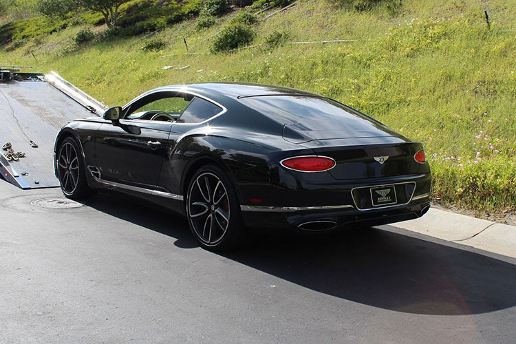 Đây không phải là vụ sử dụng khoản vay hỗ trợ doanh nghiệp thời Covid-19 để mua siêu xe đầu tiên tại Mỹ. Vào tháng 7/2020, 1 người đàn ông 29 tuổi đã bị phát hiện mua siêu xe Lamborghini Huracan Evo đời 2020 sau khi nhận số tiền vay gần 4 triệu USD. Một tháng sau đó, 1 người đàn ông khác tại bang Texas đã bị bắt vì mua siêu xe Lamborghini Urus bằng khoản vay hơn 1,6 triệu USD.