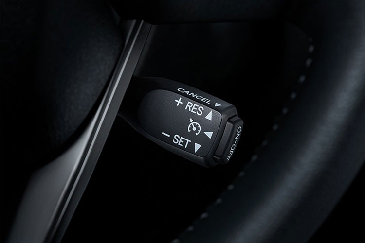 "Trái tim" của Toyota Fortuner Commander 2022 vẫn là động cơ diesel GD Super Power 4 xi-lanh thẳng hàng, tăng áp, dung tích 2.4L, sản sinh công suất tối đa 150 mã lực và mô-men xoắn cực đại 400 Nm.