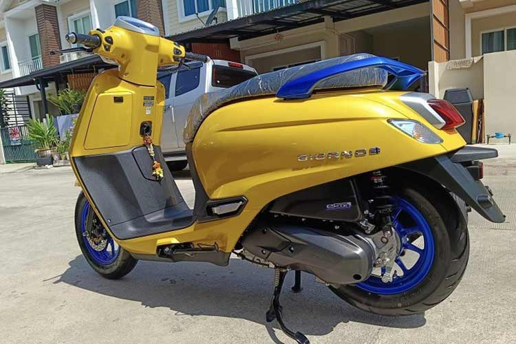 Lô xe tay ga Honda Giorno+ 125 về Việt Nam có 2 phiên bản gồm bản CBS và ABS. Mức giá xe Honda Giorno+ 125 bán ra lần lượt 92,8 triệu và 97,8 triệu đồng.