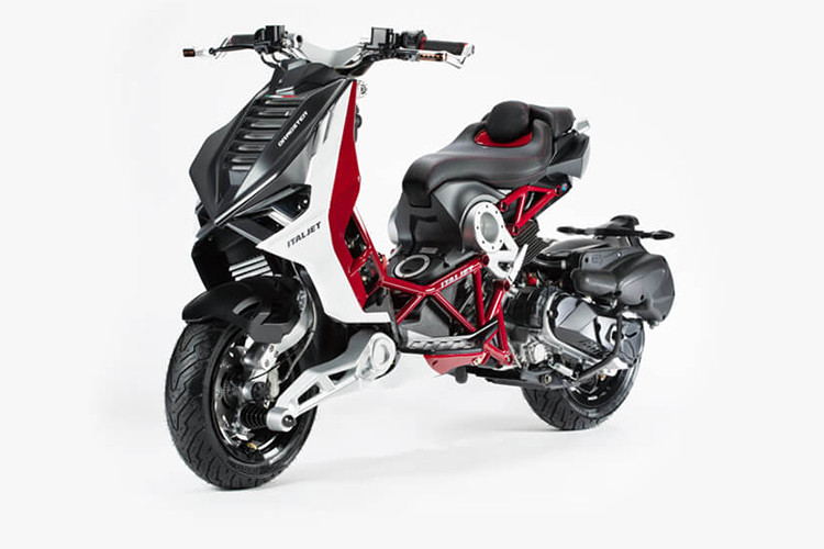 Như chúng ta đã biết, một trong những mẫu xe tay ga thương mại có thiết kế đẹp mắt và cơ bắp hàng đầu trên thế giới được sinh ra tại nước Ý. Với cái tên xe ga Itajet Dragster mới, ắt hẳn không ít nam giới muốn sở hữu chiếc xe tay ga này để thu hút sự chú ý.