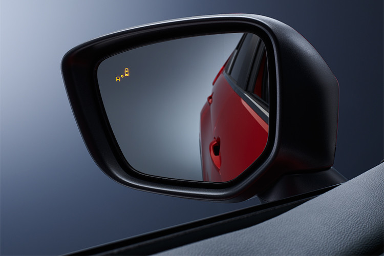 Các trang bị an toàn trên Mitsubishi Outlander 2.4 CVT Premium 2020 ở lần nâng cấp này cũng được bổ sung khá nhiều so với phiên bản tiền nhiệm. Cụ thể, xe được trang bị gói công nghệ an toàn Mitsubishi e-Assist với các tính năng mới như cảnh báo và giảm thiểu va chạm phía trước (FCM), cảnh báo điểm mù (BSW), hỗ trợ chuyển làn (LCA), cảnh báo phương tiện cắt ngang khi lùi xe (RCTA). 