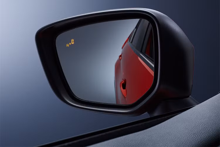 Các trang bị an toàn trên Mitsubishi Outlander 2.4 CVT Premium 2020 ở lần nâng cấp này cũng được bổ sung khá nhiều so với phiên bản tiền nhiệm. Cụ thể, xe được trang bị gói công nghệ an toàn Mitsubishi e-Assist với các tính năng mới như cảnh báo và giảm thiểu va chạm phía trước (FCM), cảnh báo điểm mù (BSW), hỗ trợ chuyển làn (LCA), cảnh báo phương tiện cắt ngang khi lùi xe (RCTA). 