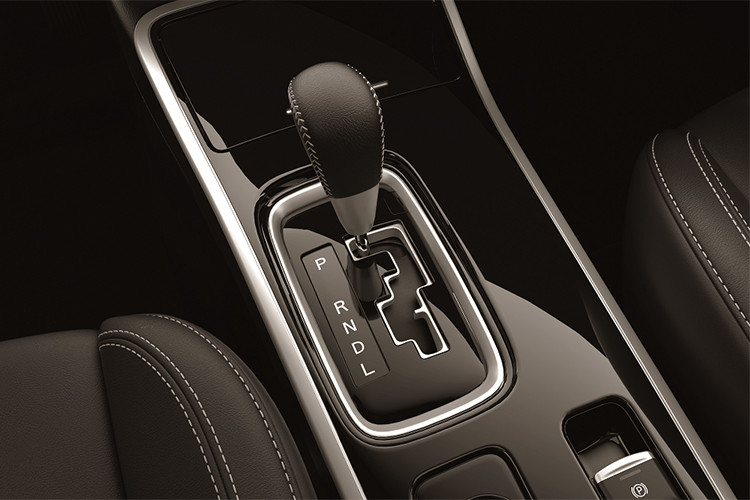 Ba chế độ vận hành của xe bao gồm: 4WD ECO phù hợp với đô thị, giúp xe tiết kiệm nhiên liệu; 4WD Auto tăng khả năng bám đường trong điều kiện trơn trượt, tự động phân bổ lực kéo tùy theo các tình huống khác nhau; 4WD Lock cố định dẫn động 2 cầu, ưu tiên phân bổ cho cầu sau, phù hợp với địa hình đường xấu, sa lầy hoặc có độ bám kém.