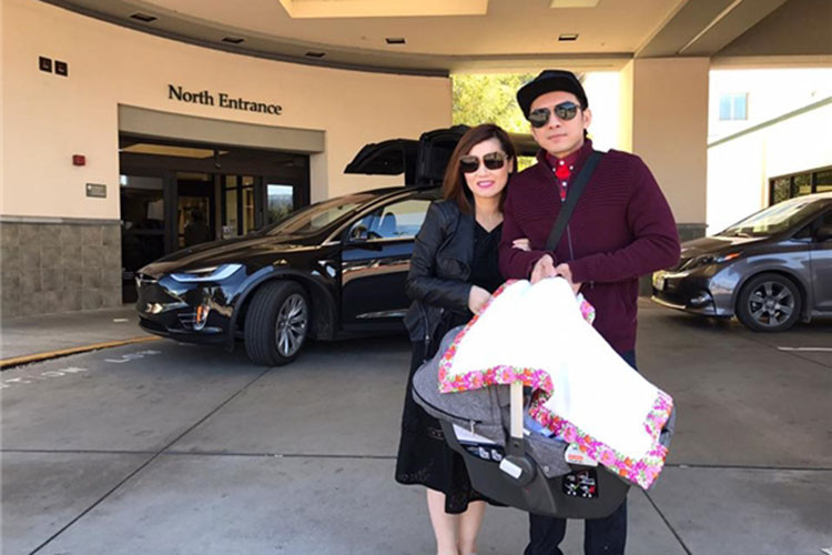 Vào sáng ngày 18/7/2021, giới showbiz Việt lại rúng động trước thông tin nam ca sĩ Đan Trường ly hôn vợ đại gia sau 8 năm chung sống. "Tiên và anh Trường đều không thể lấp đầy những khác biệt trong suy nghĩ và cuộc sống của cả hai”, doanh nhân Thủy Tiên cho hay trong 1 dòng trạng thái khá dài trên mạng xã hội khi thông báo giữa cô và nam ca sĩ đã ly hôn được vài ngày.