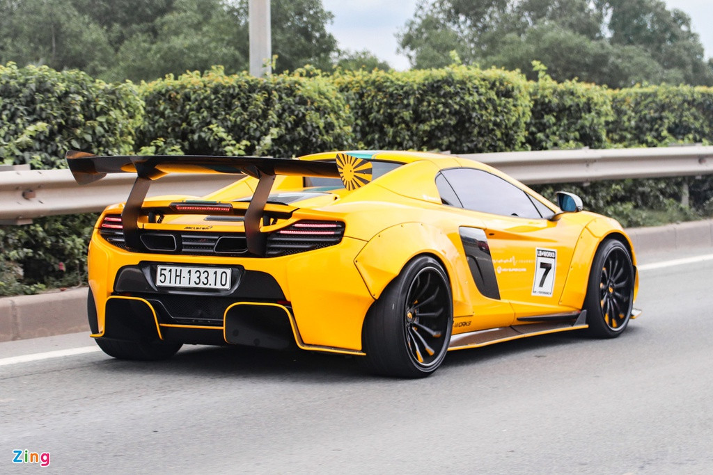 McLaren 650S Spider sở hữu khối động cơ tăng áp kép V8 3.8L, sản sinh công suất 641 mã lực và mô-men xoắn 680 Nm. Xe có khả năng tăng tốc 0-100 km/h trong 3 giây, trước khi đạt tốc độ tối đa 333 km/h.