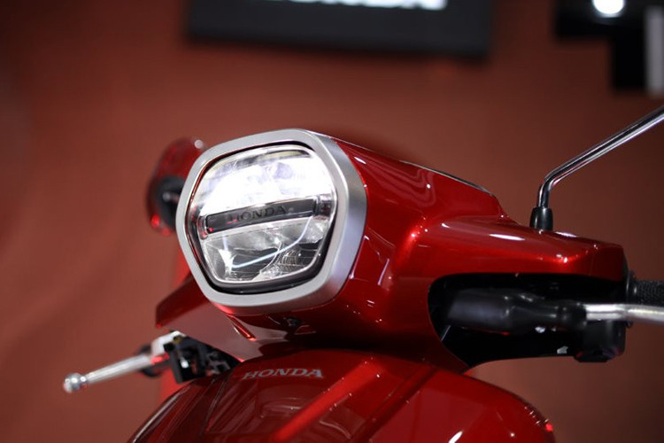 Hiện động cơ eSP+ 125cc cũng đã được sử dụng trên nhiều mẫu xe ga của hãng như SH125i, SH Mode hay Air Blade 125 lắp ráp tại Việt Nam. Khối động cơ này sản sinh công suất tối đa là 8,2kW/8500 vòng/phút và mômen xoắn cực đại là 11,7 N.m/5000 vòng/phút.