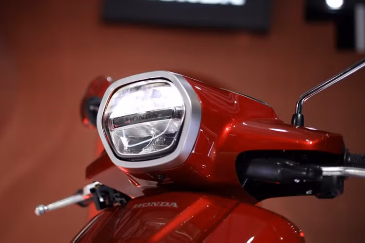 Hiện động cơ eSP+ 125cc cũng đã được sử dụng trên nhiều mẫu xe ga của hãng như SH125i, SH Mode hay Air Blade 125 lắp ráp tại Việt Nam. Khối động cơ này sản sinh công suất tối đa là 8,2kW/8500 vòng/phút và mômen xoắn cực đại là 11,7 N.m/5000 vòng/phút.