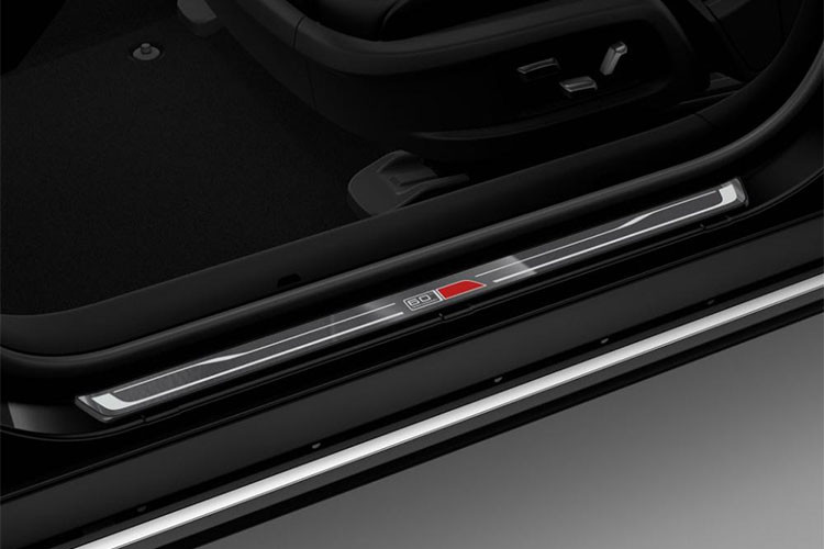 Giá của mẫu xe sedan hạng sang Hồng Kỳ H7 60th Anniversary Edition tại thị trường Trung Quốc là 295.800 Nhân dân tệ (khoảng 1 tỷ đồng).