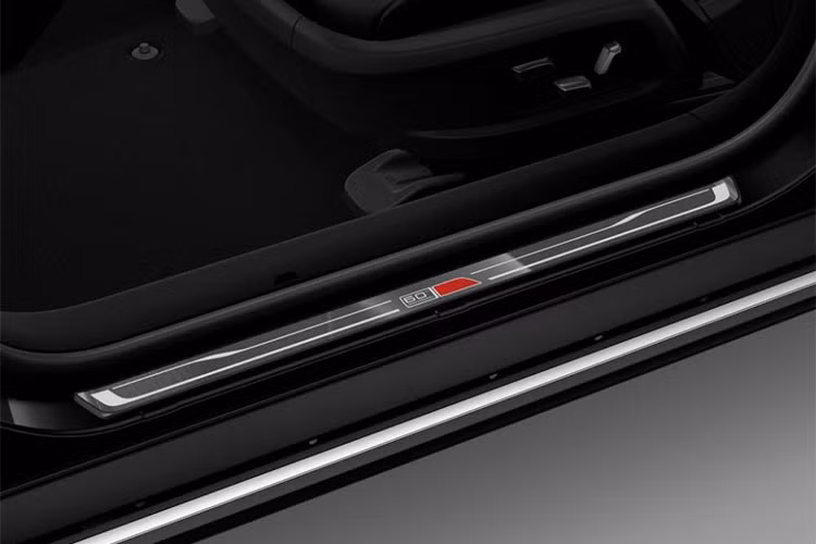 Giá của mẫu xe sedan hạng sang Hồng Kỳ H7 60th Anniversary Edition tại thị trường Trung Quốc là 295.800 Nhân dân tệ (khoảng 1 tỷ đồng).