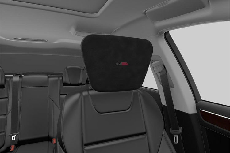 Bản thân động cơ của Hồng Kỳ H7 60th Anniversary Edition cũng không thay đổi so với bản tiêu chuẩn. Xe tiếp tục được trang bị động cơ xăng 4 xi-lanh, tăng áp, dung tích 2.0 lít với công suất tối đa 204 mã lực và kết hợp với hộp số sàn 6 cấp. 