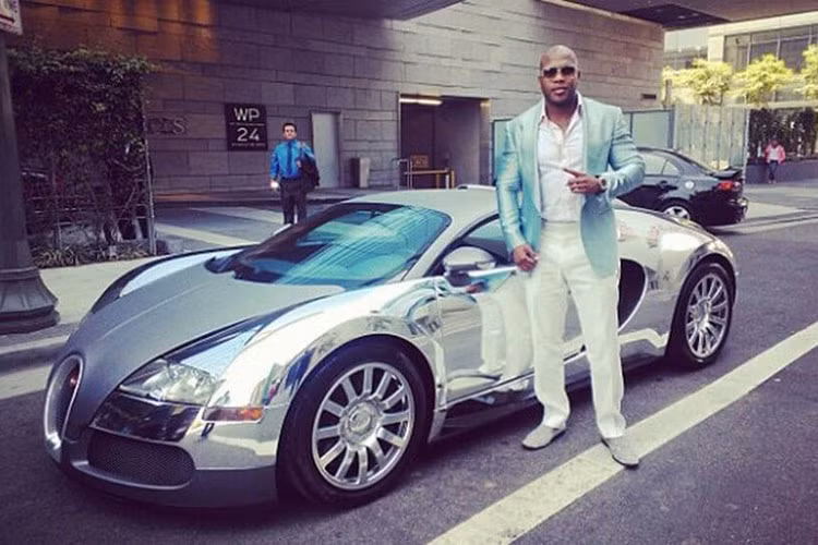 Cristiano Ronaldo, Simon Cowell và Rapper Jay Z là ba "tượng đài" trong mỗi lĩnh vực mà họ tham gia. Điểm chung của cả 3 ngôi sao này chính là cùng sở hữu siêu phẩm nước Pháp - Bugatti Veyron.