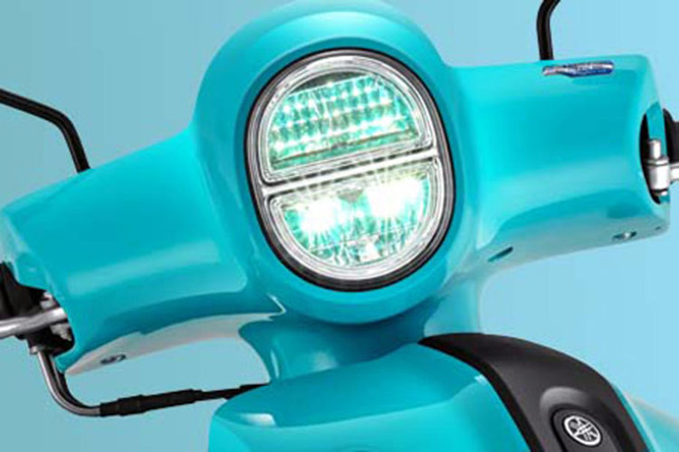 Các trang bị trên Yamaha Fazzio cũng khá hiện đại với hệ thống đèn chiếu sáng công nghệ LED hai tầng trên toàn thân xe. Mặt nạ xe được thiết kế mới lạ và phù hợp với thị hiếu của giới trẻ.
