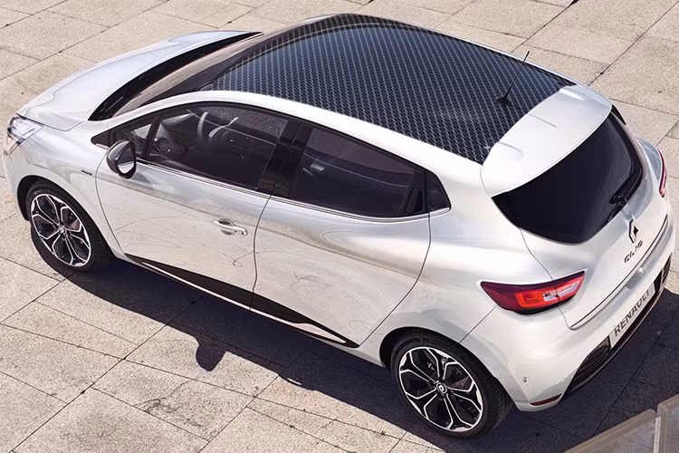 Trang bị lựa chọn cũng được niêm yết giá bao gồm: Cửa sổ trời (220 USD), màu sơn kim loại (570 USD), màu sơn kim loại đặc biệt (768 USD), hệ thống thông tin R-Link Evolution (648 USD), hệ thống hỗ trợ đậu xe City Plus Pack với cảm biến phía trước và camera lùi phía sau (384 USD) ,trang bị Techno Pack có giá cao nhất (1.195 USD), và bánh xe dự phòng (132 USD).