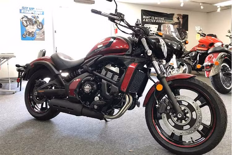 Tại thị trường Ấn Độ, giá môtô Kawasaki Vulcan S 2018 khởi điểm từ 5.44 lakh (khoảng 193 triệu đồng), rẻ hơn khoảng 50 triệu so với Việt Nam. Điều này cũng không phải là bất ngờ khi xe ở Việt Nam là xe nhập khẩu, còn chiếc xe này được lắp ráp tại Ấn Độ.