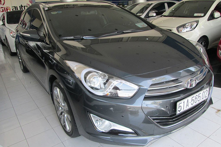 Mẫu xe Hyundai i40 Wagon trong bài viết này từng được ra mắt lần đầu tại triển lãm ôtô Barcelona 2011 và chính thức bán ra thị trường châu Âu và Hàn Quốc từ tháng 9/2011, sau đó là Úc và New Zealand từ đầu năm 2012 và các thị trường khác sau đó với những phiên bản nâng cấp.