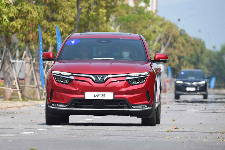 Khach Viet tau 358 chiec VF8 va VF e34 trong thang 1/2023