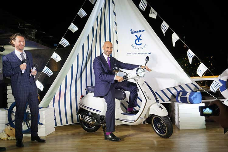 Cũng tại sự kiện lần này, Piaggio Việt Nam cũng chính thức công bố mức giá của các dòng xe mới khác cho năm 2018 bao gồm; Vespa Sprint Notte 125 cc có giá là 78,5 triệu đồng. Trong khi đó Vespa GTS Notte 150 cc có giá 115 triệu đồng và bản GTS Notte 300 cc có giá 129 triệu đồng.