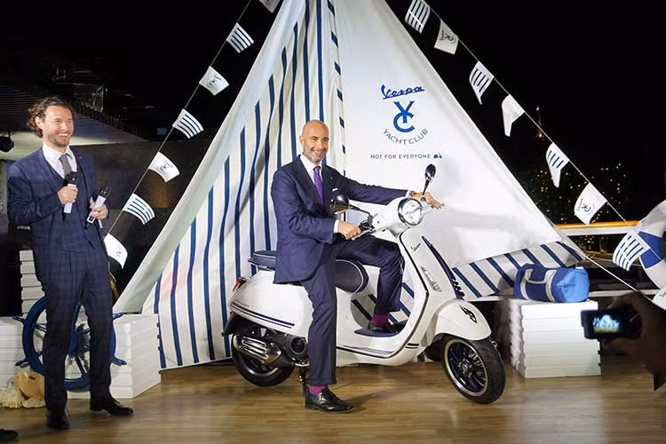 Cũng tại sự kiện lần này, Piaggio Việt Nam cũng chính thức công bố mức giá của các dòng xe mới khác cho năm 2018 bao gồm; Vespa Sprint Notte 125 cc có giá là 78,5 triệu đồng. Trong khi đó Vespa GTS Notte 150 cc có giá 115 triệu đồng và bản GTS Notte 300 cc có giá 129 triệu đồng.