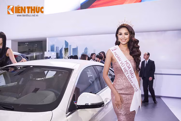 Có thể nói với sự hiện diện của bộ đôi Hoa hậu và Á Hậu Hoàn Vũ khẳng định cho đẳng cấp thời thượng, sang trọng, hiện đại của thương hiệu BMW.