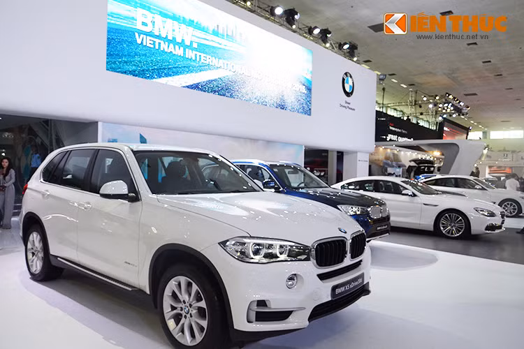 Bên cạnh đó, quan khách còn có thể đưa ra những lựa chọn tinh tế cho riêng mình qua dòng xe coupe 4-cửa Series 6 Gran Coupé hoặc dòng xe phong cách Series 4 Convertible mui xếp.